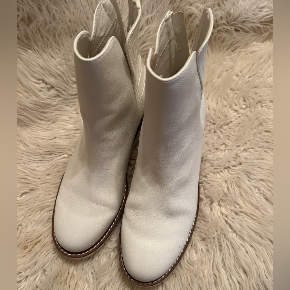 Bag zipper booties.